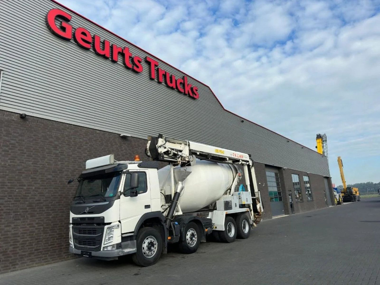 Volvo FM 410 8X4 + STETTER 9 M3 MIXER/MISCHER + THEAM - Camion malaxeur: photos 2 Volvo FM 410 8X4 + STETTER 9 M3 MIXER/MISCHER + THEAM - Camion malaxeur: photos 2