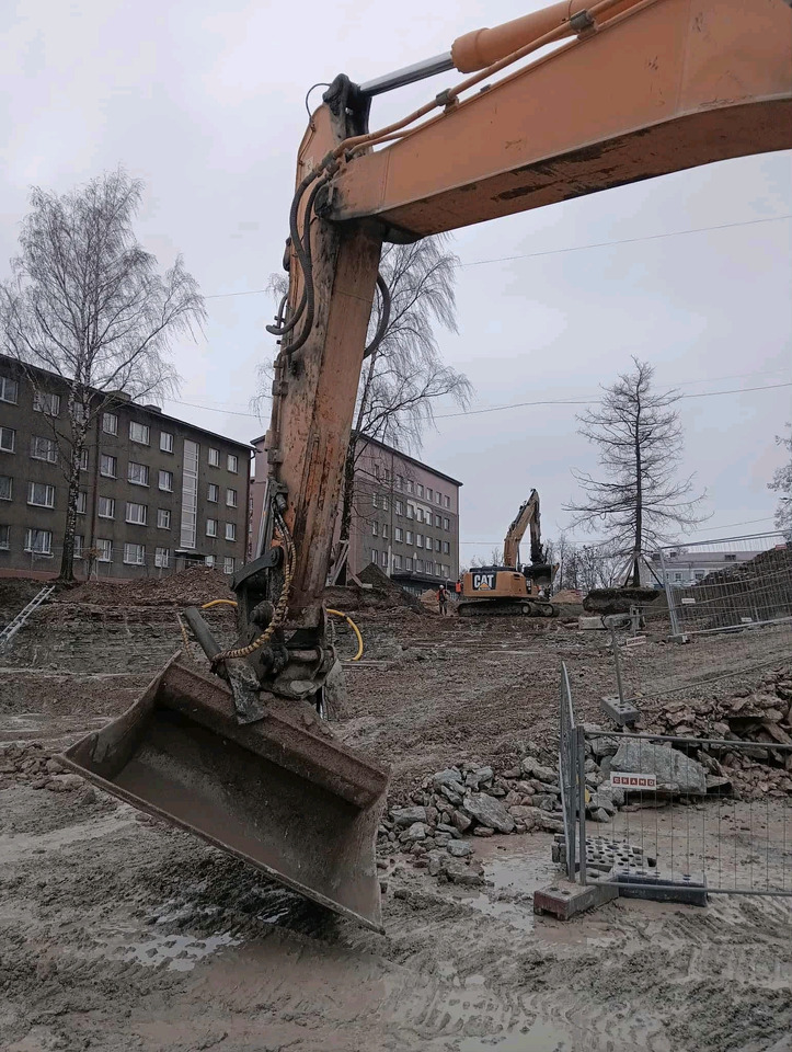 Hyundai R 300 - Pelle sur chenille: photos 3 Hyundai R 300 - Pelle sur chenille: photos 3