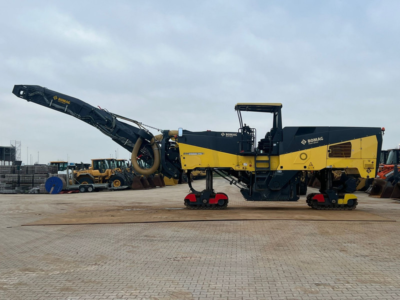 Bomag BM2000/75 Cold Planer - Travaux routiers: photos 2 Bomag BM2000/75 Cold Planer - Travaux routiers: photos 2