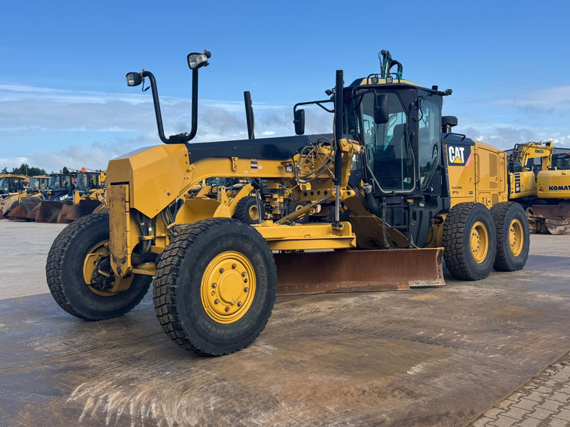 Caterpillar 140M2 AWD - Niveleuse: photos 1 Caterpillar 140M2 AWD - Niveleuse: photos 1