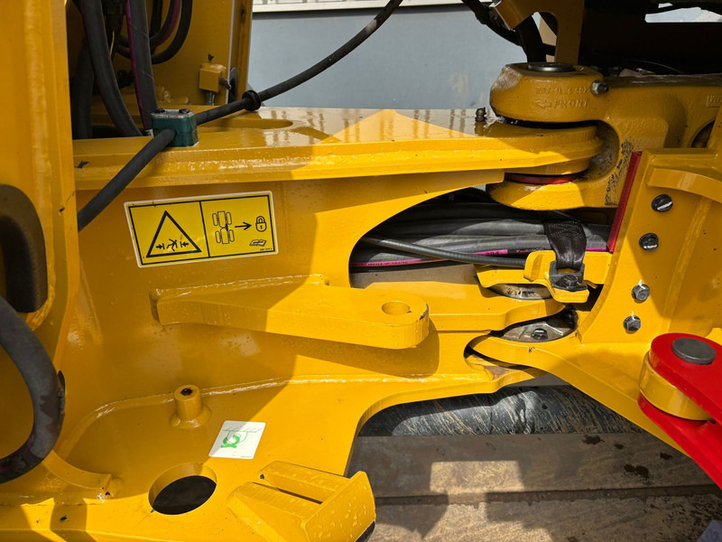 Chargeuse sur pneus Caterpillar 908M: photos 10 Chargeuse sur pneus Caterpillar 908M: photos 10