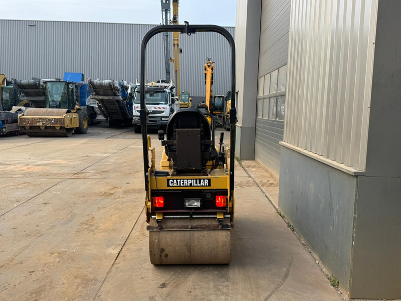 Caterpillar CB114 - Compacteur: photos 4 Caterpillar CB114 - Compacteur: photos 4
