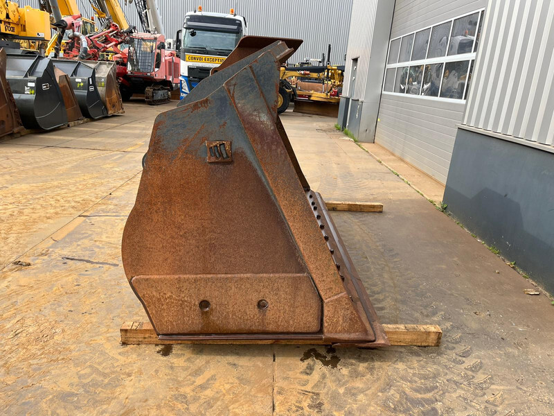 Doosan Bucket DL450 4600 l - Godet: photos 5 Doosan Bucket DL450 4600 l - Godet: photos 5