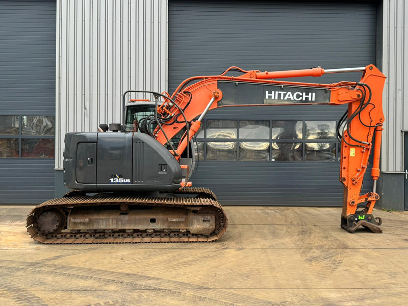 Pelle sur chenille Hitachi ZX135US: photos 6