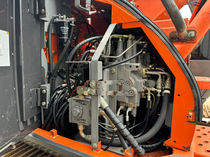 Pelle sur chenille Hitachi ZX135US: photos 17