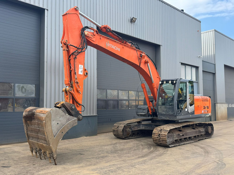 Hitachi ZX210LC-3 - Pelle sur chenille: photos 2 Hitachi ZX210LC-3 - Pelle sur chenille: photos 2