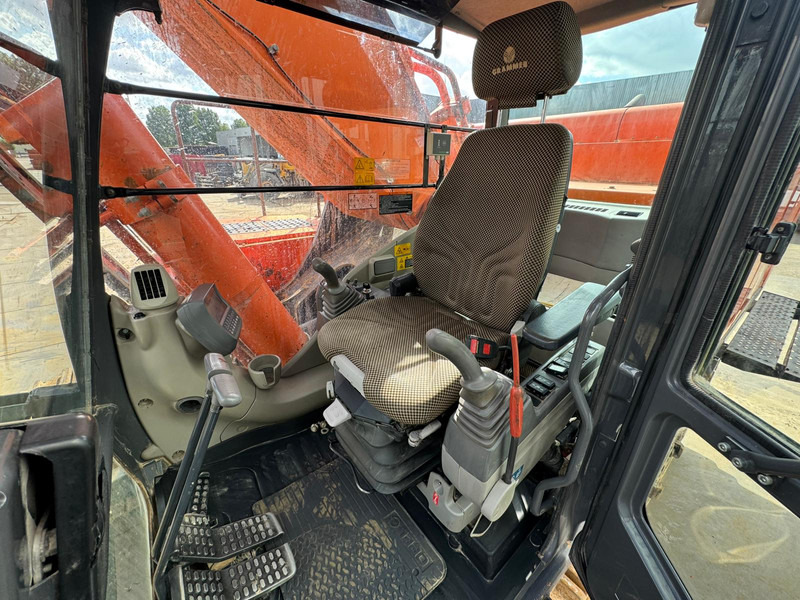 Pelle sur chenille Hitachi ZX670LCH-3: photos 8