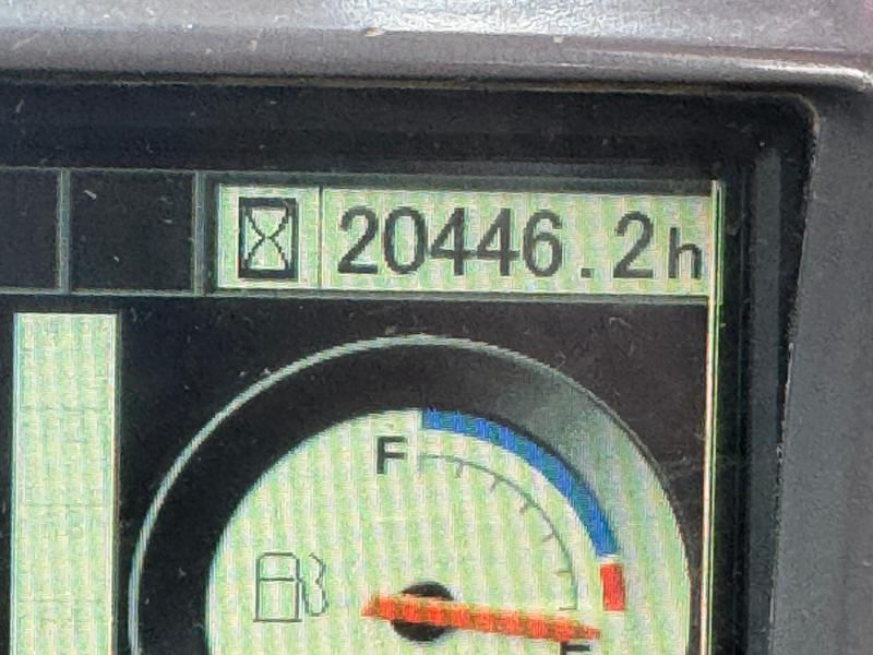 Pelle sur chenille Hitachi ZX670LCH-3: photos 12