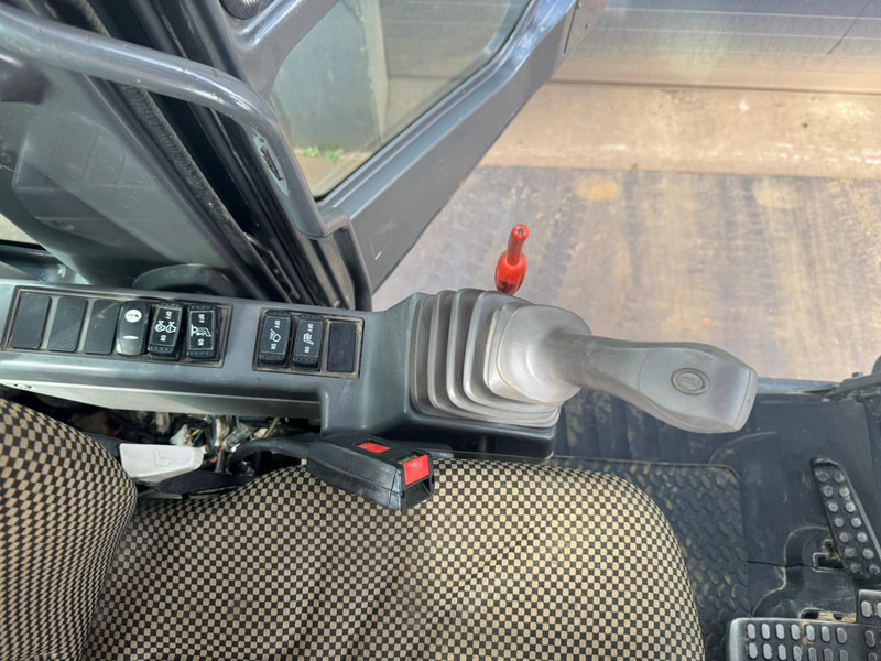 Pelle sur chenille Hitachi ZX670LCH-3: photos 10