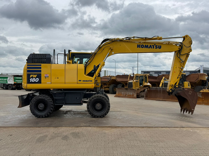 Pelle sur pneus Komatsu PW180-11: photos 6