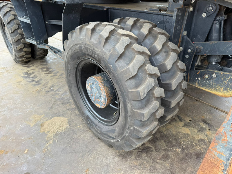 Pelle sur pneus Komatsu PW180-11: photos 12 Pelle sur pneus Komatsu PW180-11: photos 12