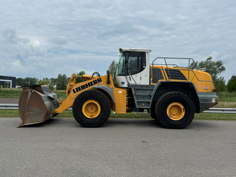 Liebherr L566 2plus2 - Chargeuse sur pneus: photos 1 Liebherr L566 2plus2 - Chargeuse sur pneus: photos 1