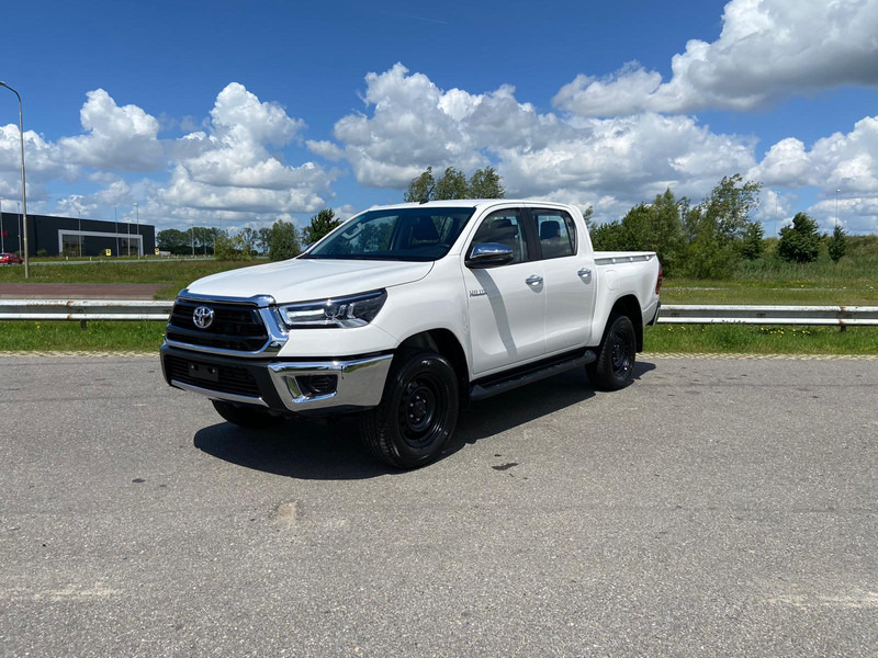Voiture neuf Toyota HILUX DC 2.4L 4x4 Diesel manual