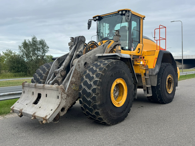 Volvo L220H - Chargeuse sur pneus: photos 2 Volvo L220H - Chargeuse sur pneus: photos 2