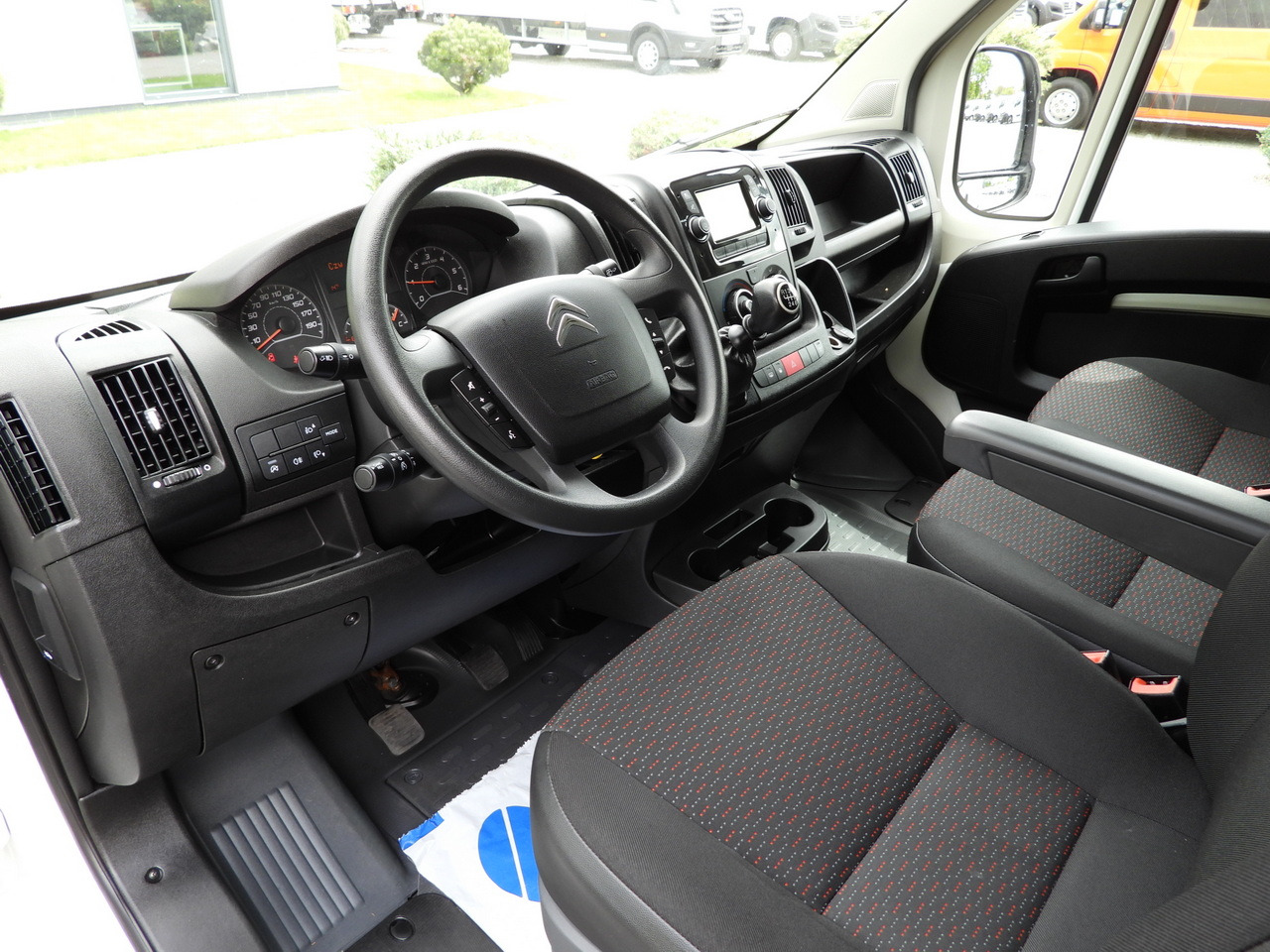 CITROEN JUMPER BOX LIFT 8 PALLETS CRUISE CONTROL NAVIGATION AIR CONDITIONING  165HP - Utilitaire frigorifique: photos 2 CITROEN JUMPER BOX LIFT 8 PALLETS CRUISE CONTROL NAVIGATION AIR CONDITIONING  165HP - Utilitaire frigorifique: photos 2