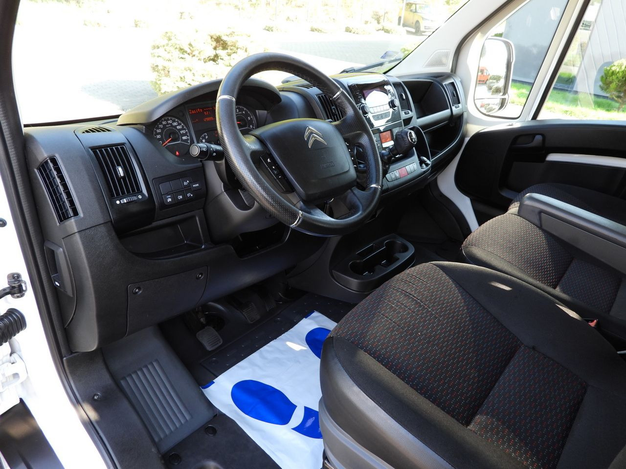 CITROEN JUMPER STAKE BODY DOUBLE CABIN DOKA 7 SEATS PNEUMATICS AIR CONDITIONING  140HP - Utilitaire double cabine: photos 2 CITROEN JUMPER STAKE BODY DOUBLE CABIN DOKA 7 SEATS PNEUMATICS AIR CONDITIONING  140HP - Utilitaire double cabine: photos 2