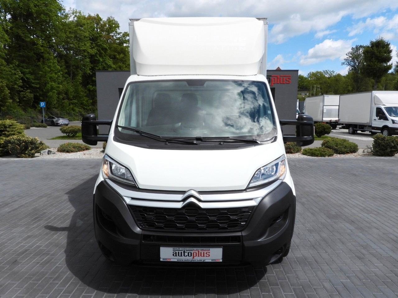 Citroën JUMPER KOFFER AUFZUG 8 PALETTEN TEMPOMAT NAVI Citroën JUMPER KOFFER AUFZUG 8 PALETTEN TEMPOMAT NAVI - Fourgon grand volume: photos 5 Citroën JUMPER KOFFER AUFZUG 8 PALETTEN TEMPOMAT NAVI Citroën JUMPER KOFFER AUFZUG 8 PALETTEN TEMPOMAT NAVI - Fourgon grand volume: photos 5