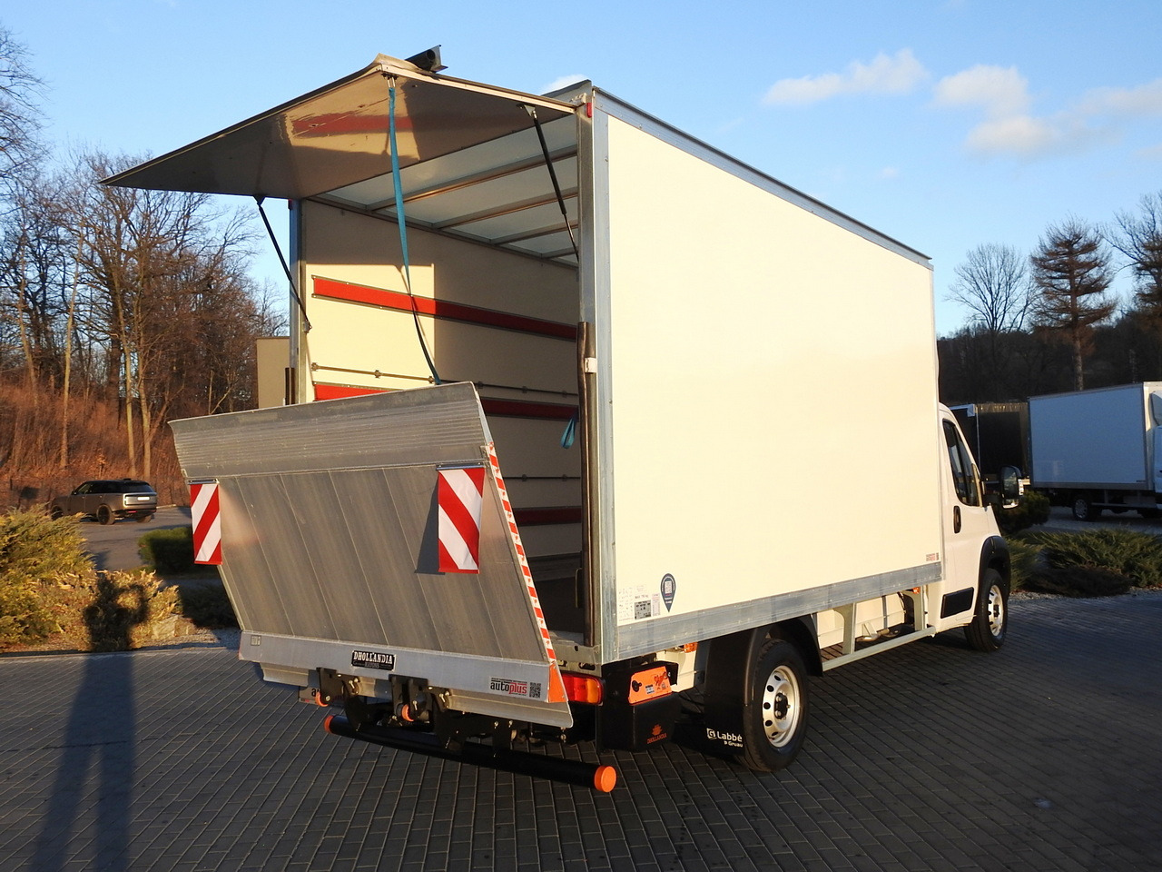 FIAT DUCATO BOX LIFT 8 PALLETS CRUISE CONTROL AIR CONDITIONING 180HP - Fourgon grand volume: photos 3 FIAT DUCATO BOX LIFT 8 PALLETS CRUISE CONTROL AIR CONDITIONING 180HP - Fourgon grand volume: photos 3