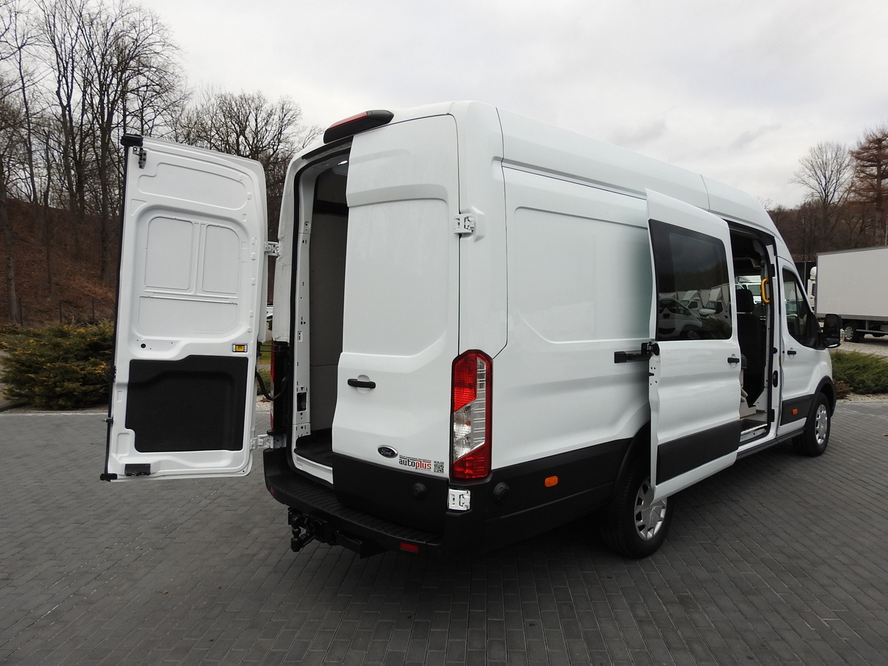 FORD TRANSIT BOX DELIVERY VAN 6 SEATS CRUISE CONTROL AIR CONDITIONING 185HP - Fourgon utilitaire: photos 3 FORD TRANSIT BOX DELIVERY VAN 6 SEATS CRUISE CONTROL AIR CONDITIONING 185HP - Fourgon utilitaire: photos 3