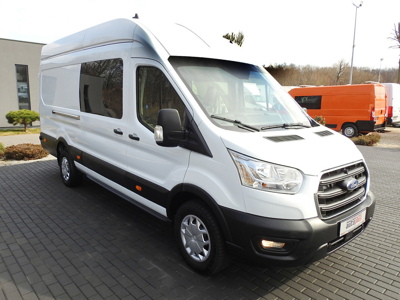FORD TRANSIT BOX DELIVERY VAN 6 SEATS CRUISE CONTROL LED LIGHTS AIR CONDITIONING 180HP - Fourgon utilitaire: photos 4 FORD TRANSIT BOX DELIVERY VAN 6 SEATS CRUISE CONTROL LED LIGHTS AIR CONDITIONING 180HP - Fourgon utilitaire: photos 4