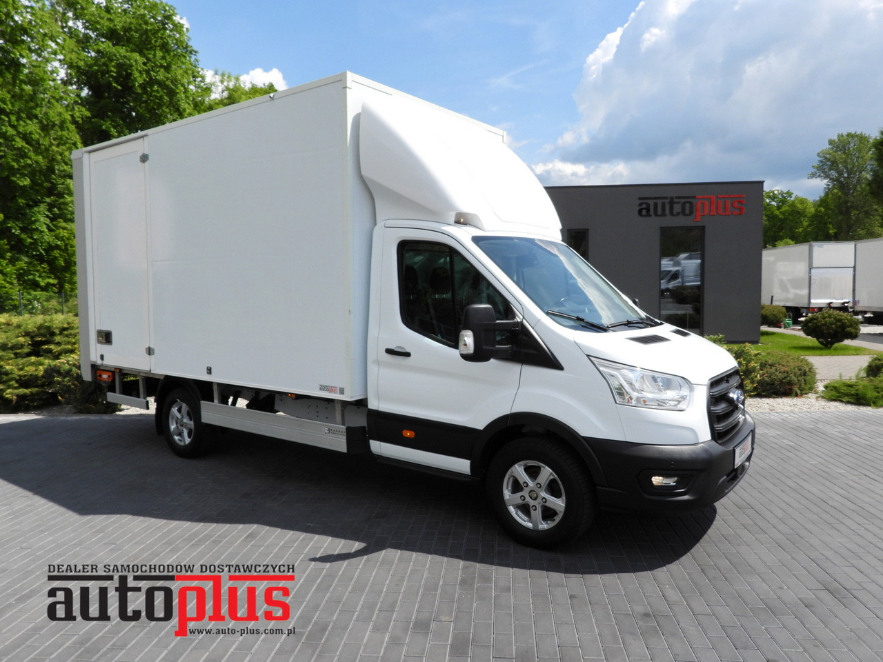 FORD TRANSIT BOX LIFT 8 PALLETS CRUISE CONTROL LED LIGHTS AIR CONDITIONING 130HP - Fourgon grand volume: photos 1 FORD TRANSIT BOX LIFT 8 PALLETS CRUISE CONTROL LED LIGHTS AIR CONDITIONING 130HP - Fourgon grand volume: photos 1