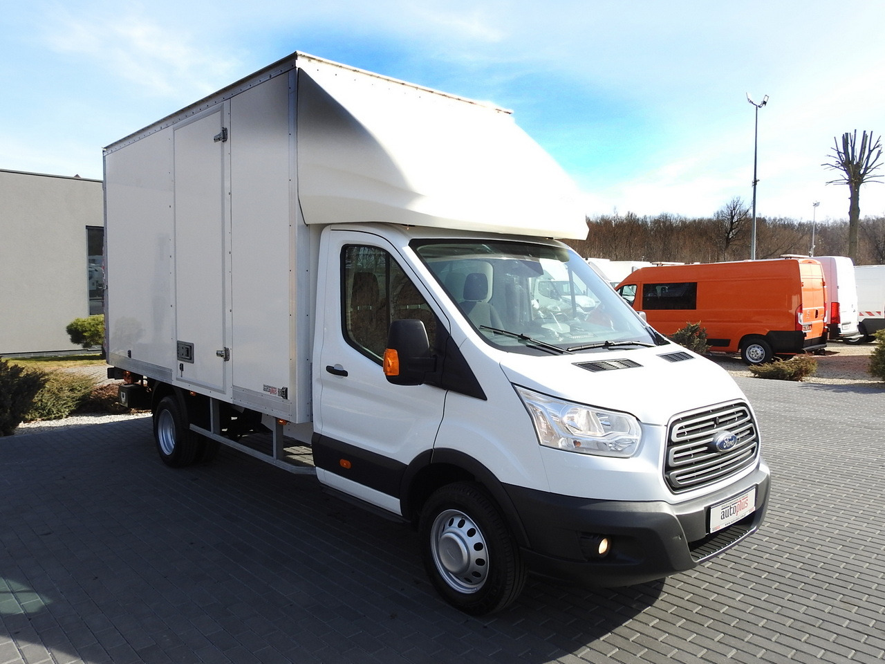 FORD TRANSIT BOX LIFT 8 PALLETS CRUISE CONTROL LED LIGHTS TWIN WHEELS AIR CONDITIONING 170HP - Fourgon grand volume: photos 4 FORD TRANSIT BOX LIFT 8 PALLETS CRUISE CONTROL LED LIGHTS TWIN WHEELS AIR CONDITIONING 170HP - Fourgon grand volume: photos 4