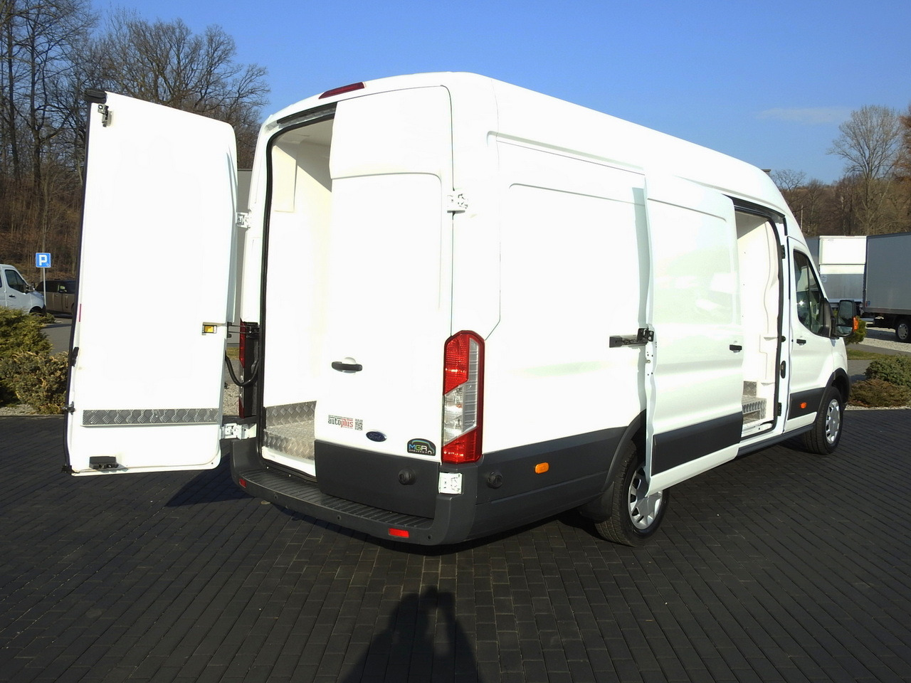 FORD TRANSIT REFRIGERATOR VAN 0°C HEATING FUNCTION CRUISE CONTROL LED LIGHTS AIR CONDITIONING 130HP - Utilitaire frigorifique: photos 3 FORD TRANSIT REFRIGERATOR VAN 0°C HEATING FUNCTION CRUISE CONTROL LED LIGHTS AIR CONDITIONING 130HP - Utilitaire frigorifique: photos 3