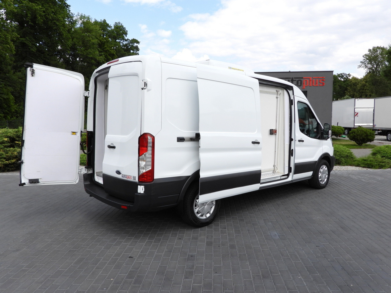 FORD TRANSIT REFRIGERATOR VAN 5*C AIR CONDITIONING 105HP - Utilitaire frigorifique: photos 3 FORD TRANSIT REFRIGERATOR VAN 5*C AIR CONDITIONING 105HP - Utilitaire frigorifique: photos 3