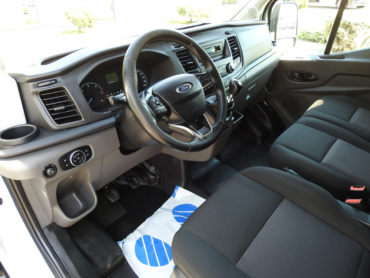 FORD TRANSIT REGRIGERATOR BOX 0*C POWER SUPPLY 230V CRUISE CONTROL AIR CONDITIONING TWIN WHEELS 170HP - Utilitaire frigorifique: photos 2 FORD TRANSIT REGRIGERATOR BOX 0*C POWER SUPPLY 230V CRUISE CONTROL AIR CONDITIONING TWIN WHEELS 170HP - Utilitaire frigorifique: photos 2