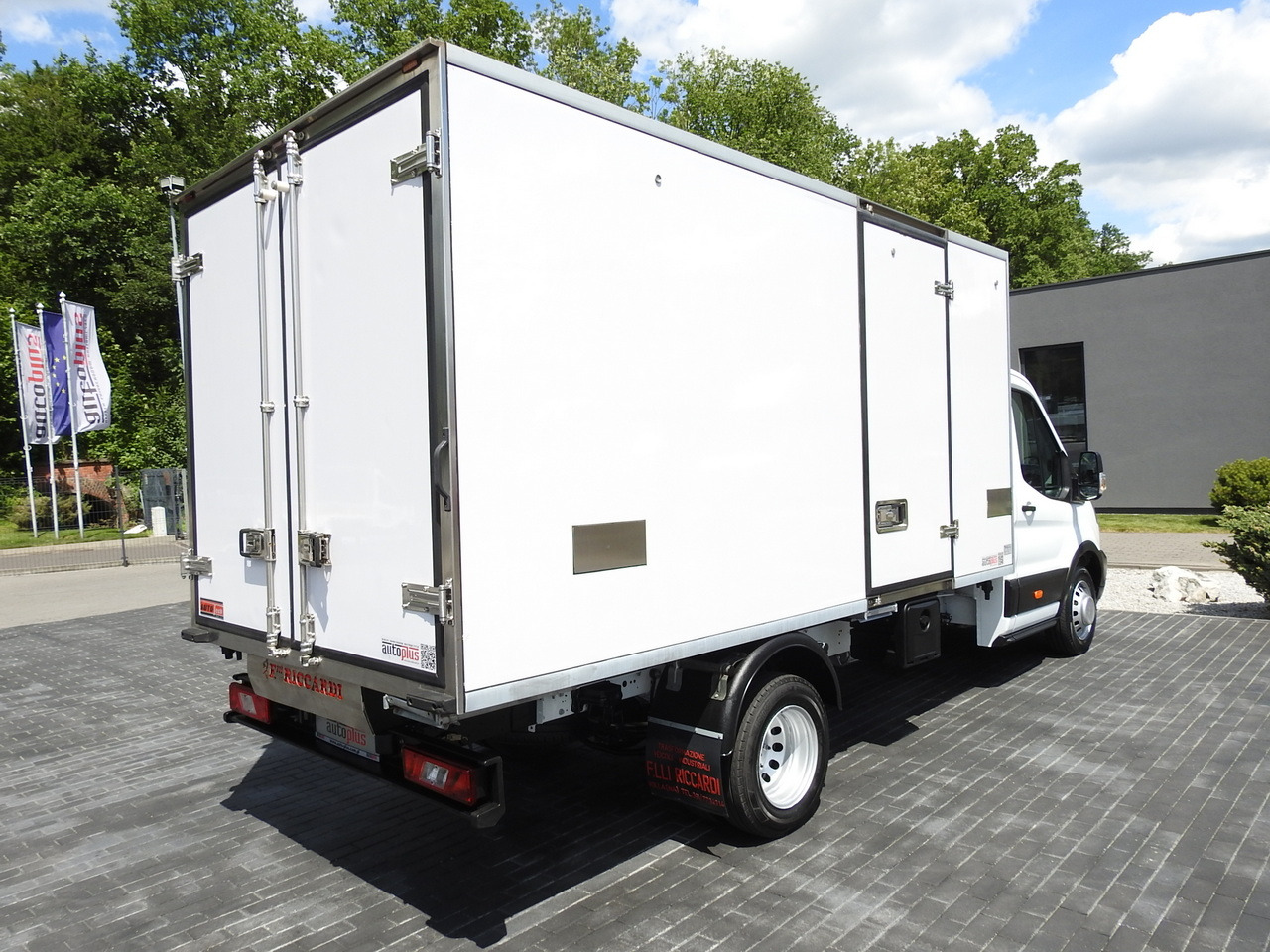 FORD TRANSIT REGRIGERATOR BOX 0*C POWER SUPPLY 230V CRUISE CONTROL AIR CONDITIONING TWIN WHEELS 170HP - Utilitaire frigorifique: photos 3 FORD TRANSIT REGRIGERATOR BOX 0*C POWER SUPPLY 230V CRUISE CONTROL AIR CONDITIONING TWIN WHEELS 170HP - Utilitaire frigorifique: photos 3