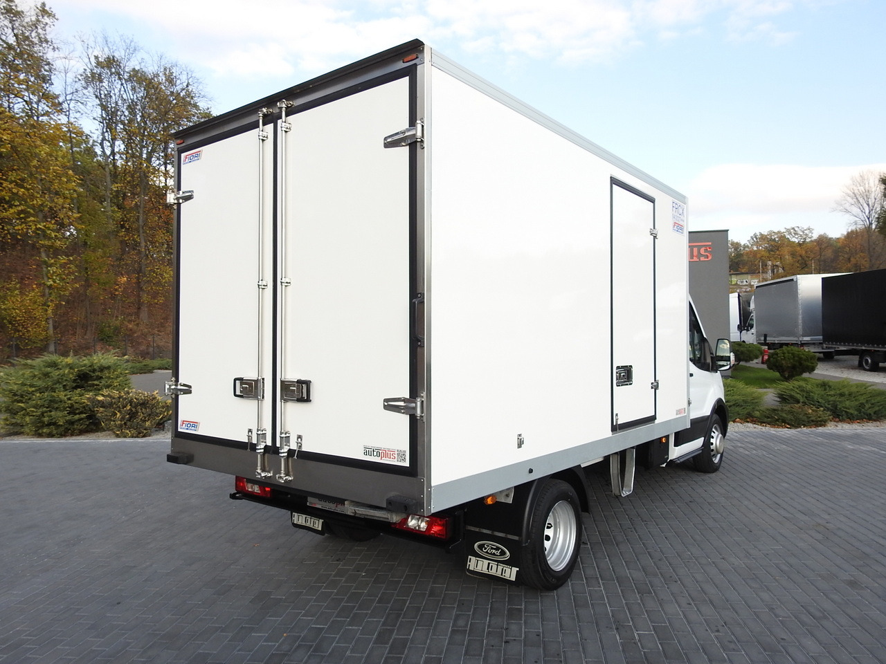 FORD TRANSIT REGRIGERATOR BOX -10*C POWER SUPPLY 230V CRUISE CONTROL AIR CONDITIONING LED LIGHTS PNEUMATICS TWIN WHEELS  130HP - Utilitaire frigorifique: photos 3 FORD TRANSIT REGRIGERATOR BOX -10*C POWER SUPPLY 230V CRUISE CONTROL AIR CONDITIONING LED LIGHTS PNEUMATICS TWIN WHEELS  130HP - Utilitaire frigorifique: photos 3