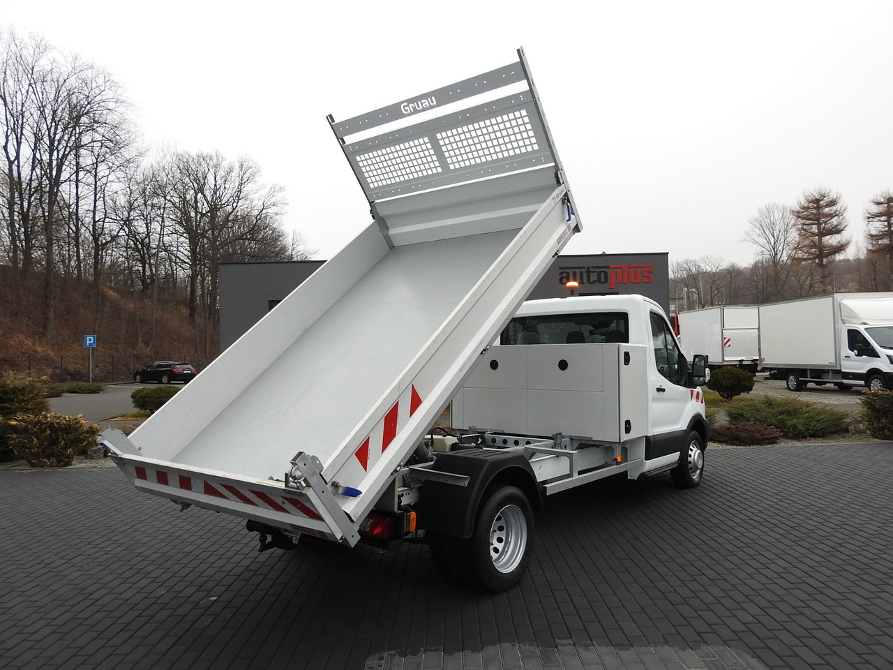 FORD TRANSIT TIPPER CRUISE CONTROL AIR CONDITIONING TWIN WHEELS 170HP - Utilitaire benne: photos 3 FORD TRANSIT TIPPER CRUISE CONTROL AIR CONDITIONING TWIN WHEELS 170HP - Utilitaire benne: photos 3