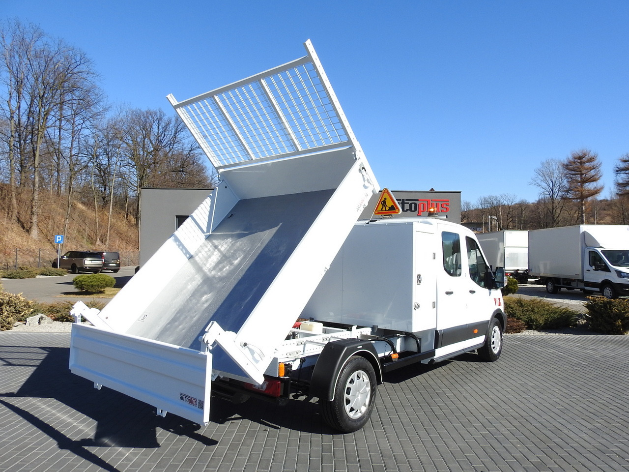 FORD TRANSIT TIPPER DOUBLE CABIN DOKA 6 SEATS CRUISE CONTROL AIR CONDITIONING 130HP - Utilitaire benne: photos 3 FORD TRANSIT TIPPER DOUBLE CABIN DOKA 6 SEATS CRUISE CONTROL AIR CONDITIONING 130HP - Utilitaire benne: photos 3