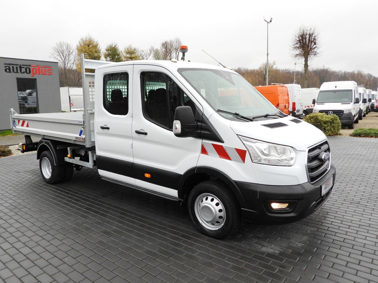 FORD TRANSIT TIPPER DOUBLE CABIN DOKA 6 SEATS CRUISE CONTROL LED LIGHTS TWIN WHEELS AIR CONDITIONING 170HP - Utilitaire benne: photos 4 FORD TRANSIT TIPPER DOUBLE CABIN DOKA 6 SEATS CRUISE CONTROL LED LIGHTS TWIN WHEELS AIR CONDITIONING 170HP - Utilitaire benne: photos 4