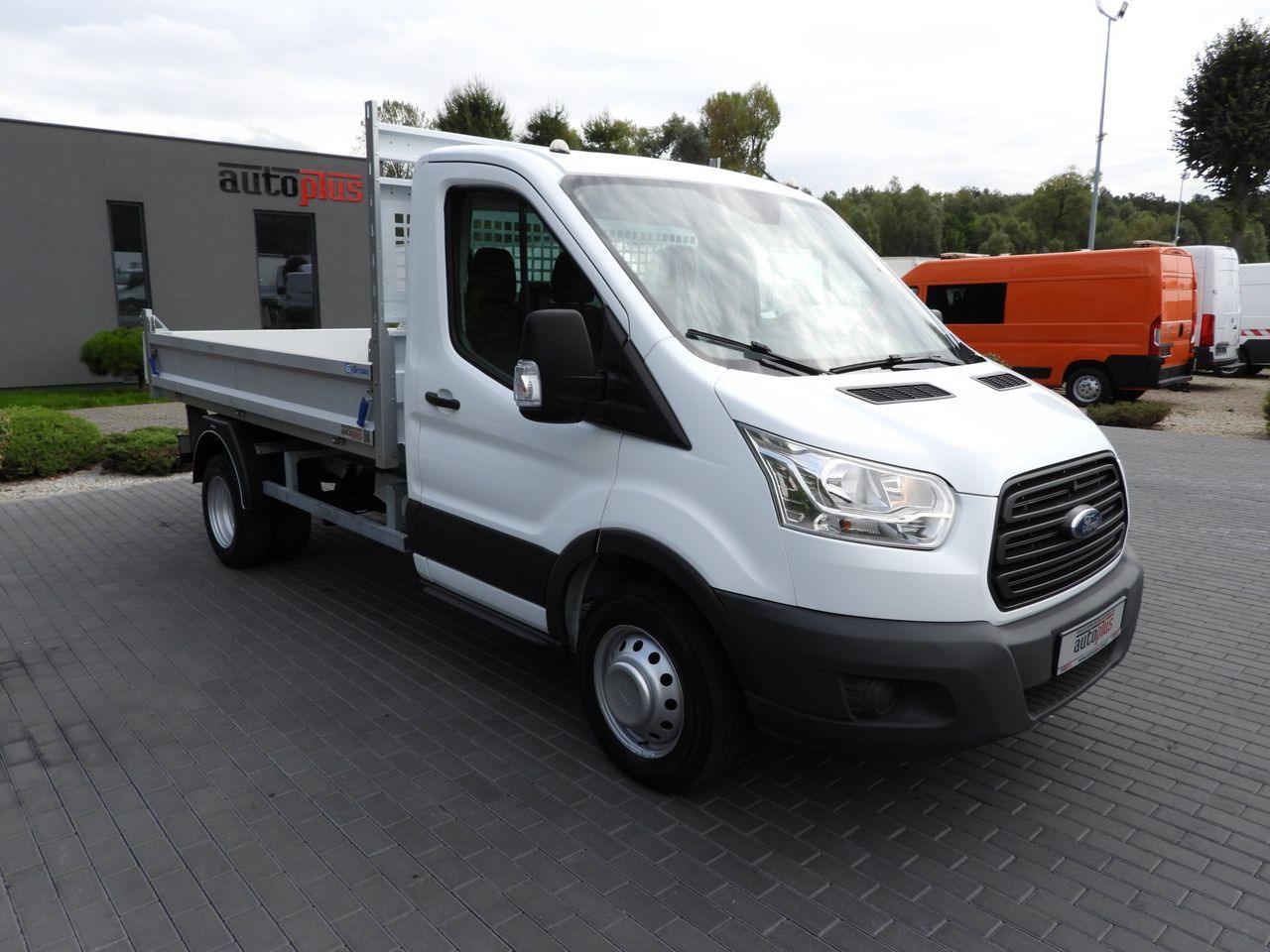 FORD TRANSIT TIPPER TWIN WHEELS 155HP - Utilitaire benne: photos 4 FORD TRANSIT TIPPER TWIN WHEELS 155HP - Utilitaire benne: photos 4