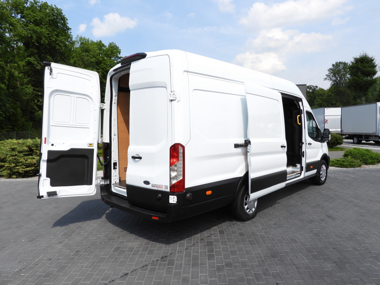 FORD TRANSIT VAN CRUISE CONTROL LED LIGHTS AIR CONDITIONING 130HP - Fourgon utilitaire: photos 3 FORD TRANSIT VAN CRUISE CONTROL LED LIGHTS AIR CONDITIONING 130HP - Fourgon utilitaire: photos 3