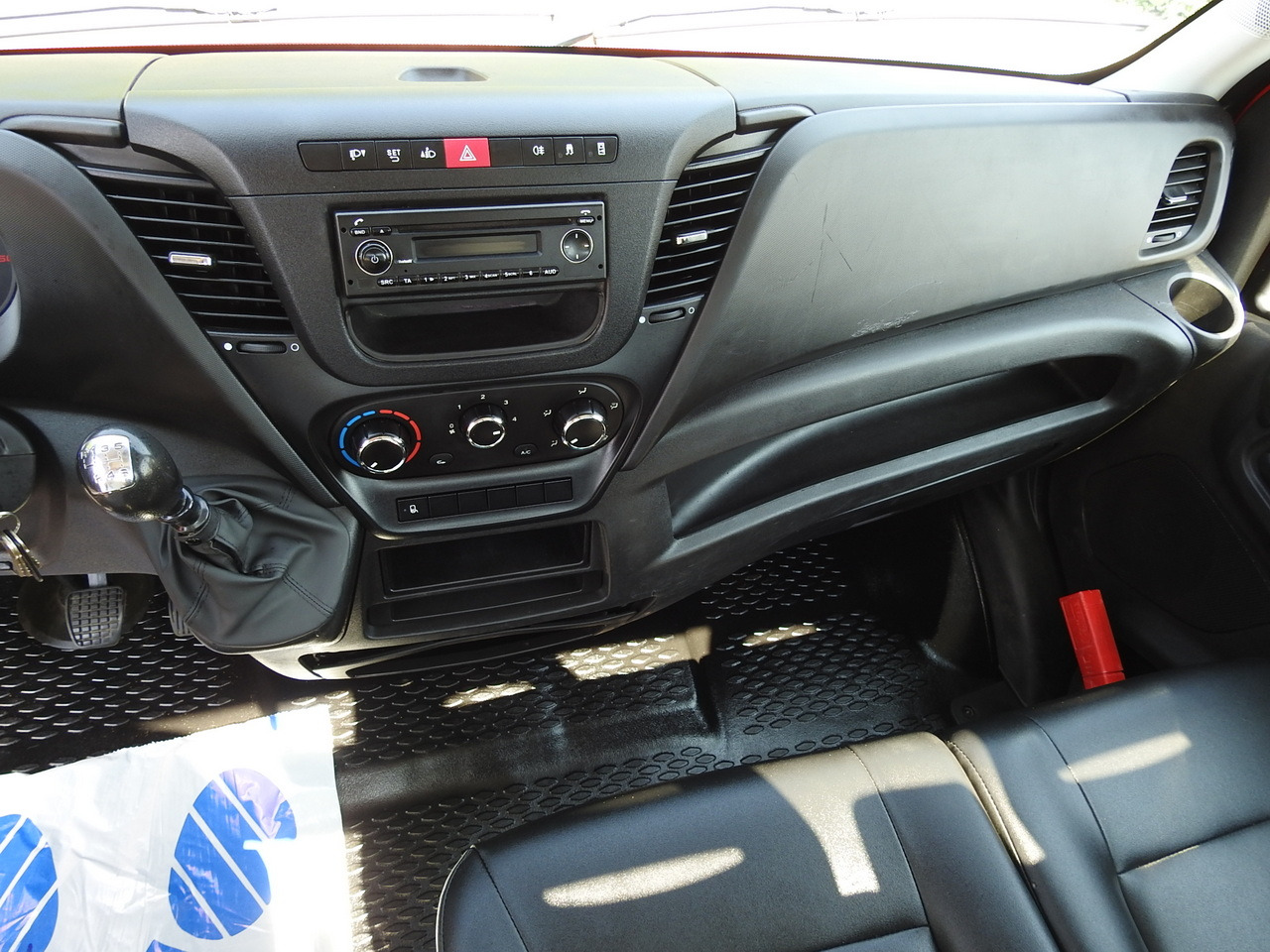 Utilitaire benne IVECO DAILY 35C13 TIPPER CRUISE CONTROL AIR CONDITIONING TWIN WHEELS  130HP: photos 34