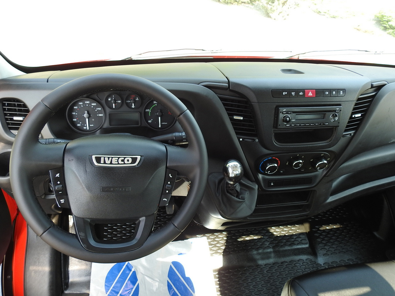 Utilitaire benne IVECO DAILY 35C13 TIPPER CRUISE CONTROL AIR CONDITIONING TWIN WHEELS  130HP: photos 30