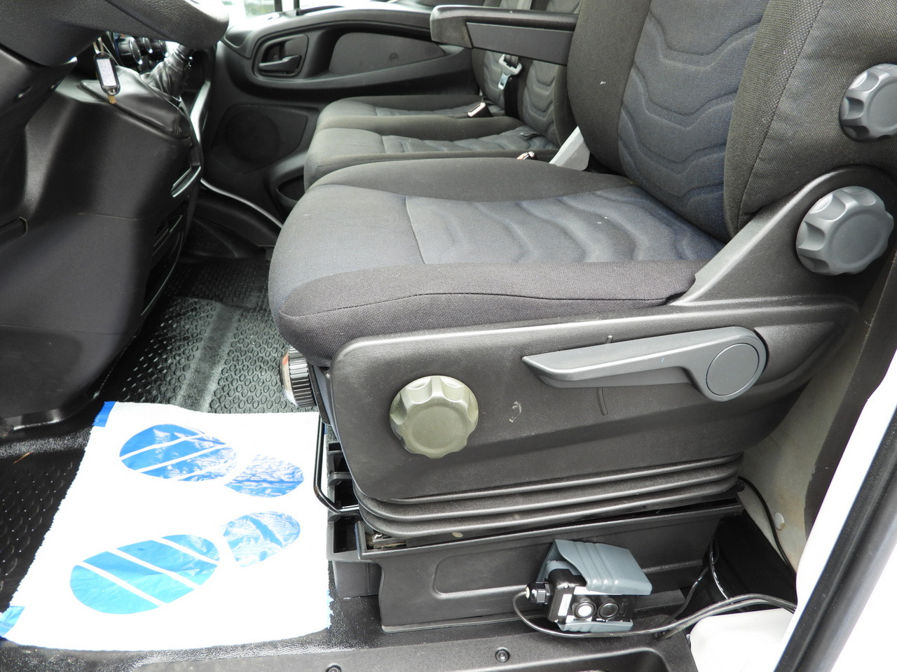 Utilitaire benne IVECO DAILY 35C14 TIPPER CRUISE CONTROL TWIN WHEELS 140HP: photos 30 Utilitaire benne IVECO DAILY 35C14 TIPPER CRUISE CONTROL TWIN WHEELS 140HP: photos 30