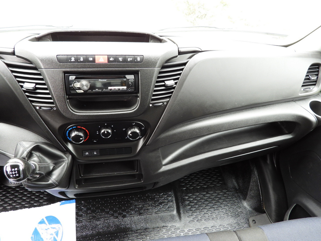 Utilitaire benne IVECO DAILY 35C14 TIPPER CRUISE CONTROL TWIN WHEELS 140HP: photos 34 Utilitaire benne IVECO DAILY 35C14 TIPPER CRUISE CONTROL TWIN WHEELS 140HP: photos 34