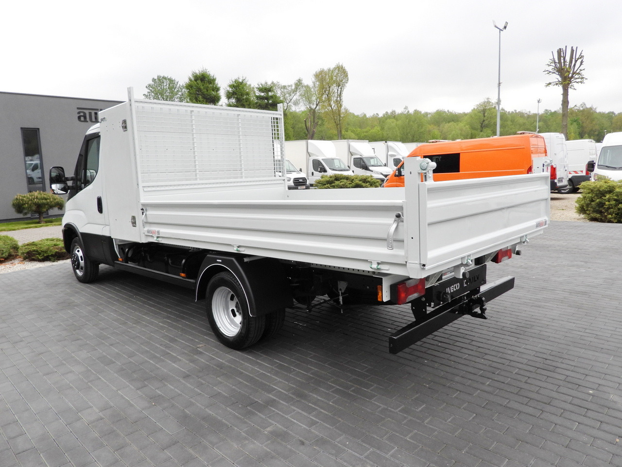 Utilitaire benne IVECO DAILY 35C14 TIPPER CRUISE CONTROL TWIN WHEELS 140HP: photos 9 Utilitaire benne IVECO DAILY 35C14 TIPPER CRUISE CONTROL TWIN WHEELS 140HP: photos 9