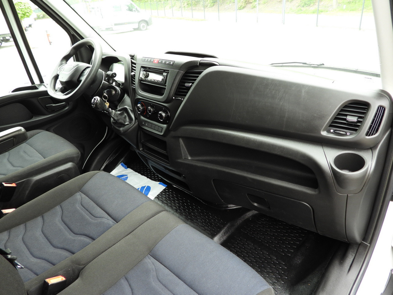 Utilitaire benne IVECO DAILY 35C14 TIPPER CRUISE CONTROL TWIN WHEELS 140HP: photos 40 Utilitaire benne IVECO DAILY 35C14 TIPPER CRUISE CONTROL TWIN WHEELS 140HP: photos 40