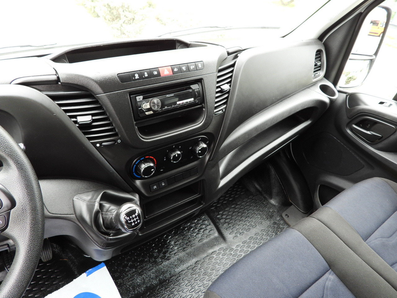 Utilitaire benne IVECO DAILY 35C14 TIPPER CRUISE CONTROL TWIN WHEELS 140HP: photos 33 Utilitaire benne IVECO DAILY 35C14 TIPPER CRUISE CONTROL TWIN WHEELS 140HP: photos 33