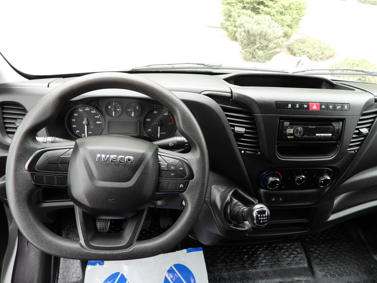 Utilitaire benne IVECO DAILY 35C14 TIPPER CRUISE CONTROL TWIN WHEELS 140HP: photos 31 Utilitaire benne IVECO DAILY 35C14 TIPPER CRUISE CONTROL TWIN WHEELS 140HP: photos 31
