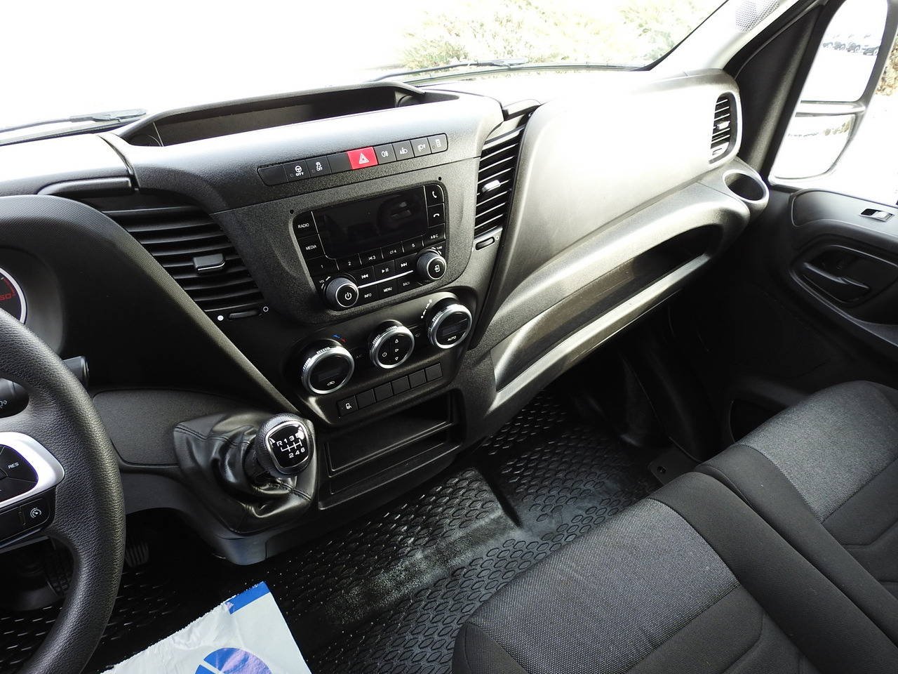 Fourgon grand volume IVECO DAILY 35C16 BOX LIFT 8 PALLETS CRUISE CONTROL TWIN WHEELS AIR CONDITIONING 160HP: photos 32 Fourgon grand volume IVECO DAILY 35C16 BOX LIFT 8 PALLETS CRUISE CONTROL TWIN WHEELS AIR CONDITIONING 160HP: photos 32