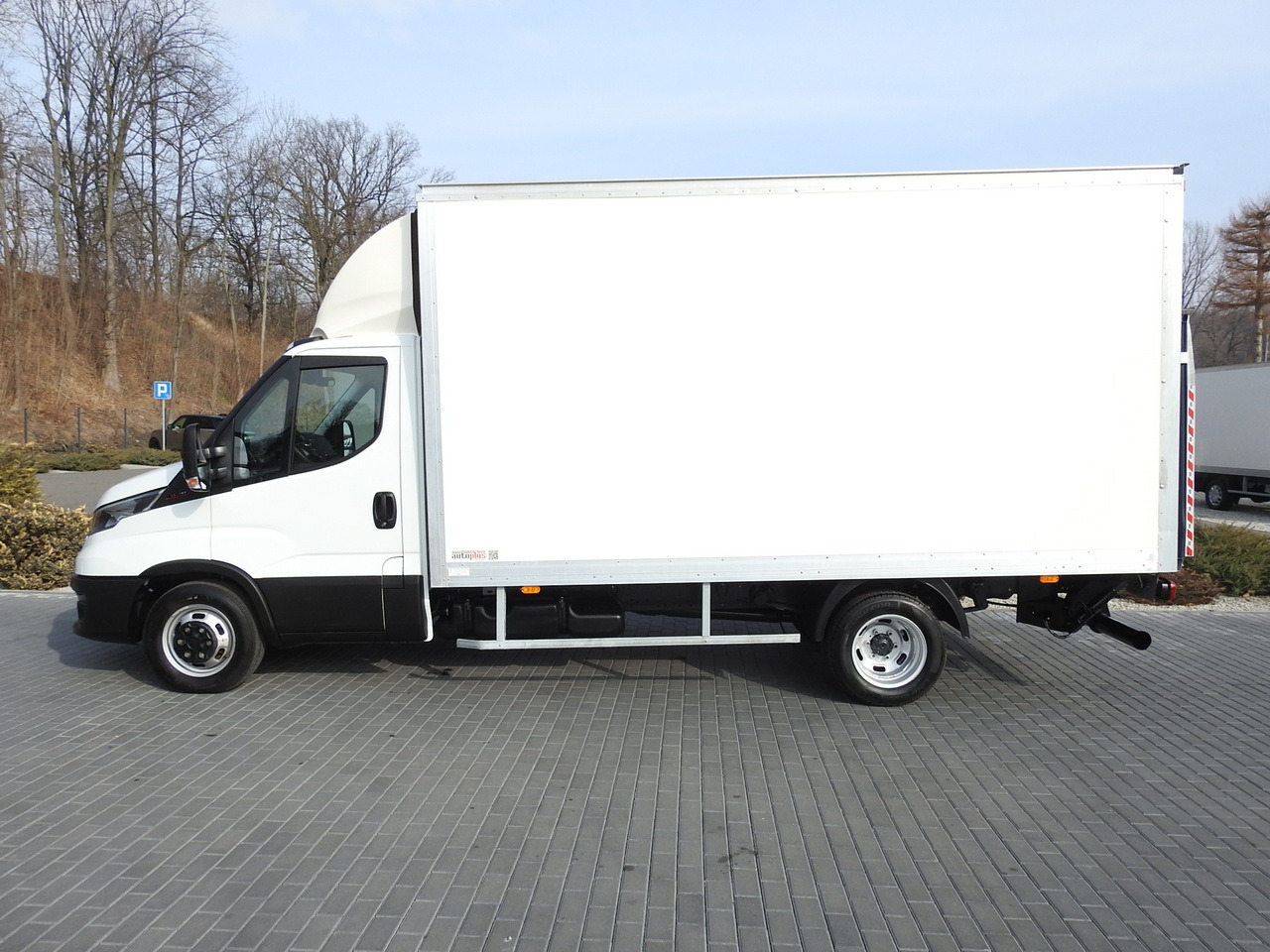 Fourgon grand volume IVECO DAILY 35C16 BOX LIFT 8 PALLETS CRUISE CONTROL TWIN WHEELS AIR CONDITIONING 160HP: photos 8 Fourgon grand volume IVECO DAILY 35C16 BOX LIFT 8 PALLETS CRUISE CONTROL TWIN WHEELS AIR CONDITIONING 160HP: photos 8
