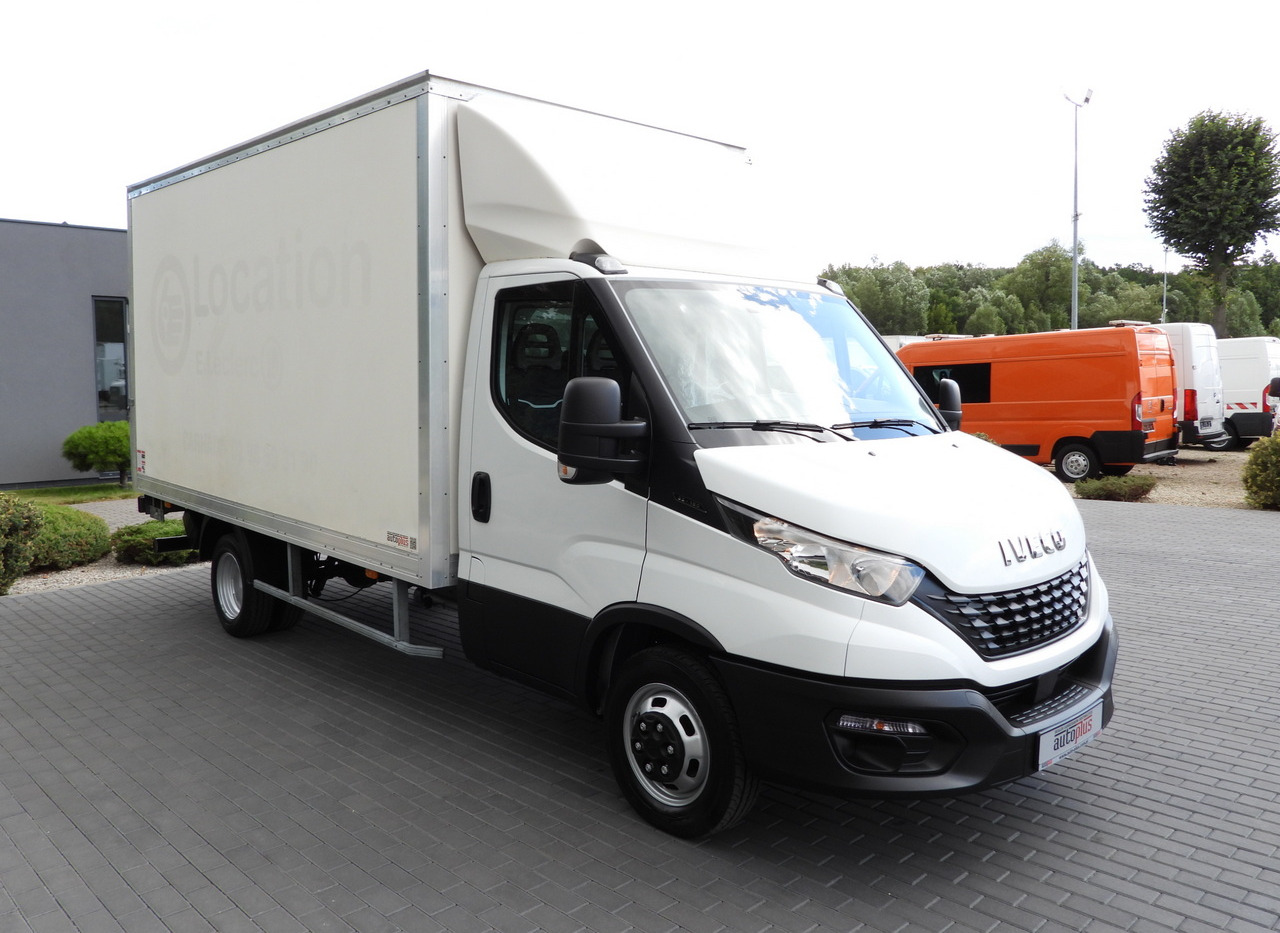IVECO DAILY 35C16 BOX LIFT 8 PALLETS CRUISE CONTROL TWIN WHEELS AIR CONDITIONING 160HP - Fourgon grand volume: photos 4 IVECO DAILY 35C16 BOX LIFT 8 PALLETS CRUISE CONTROL TWIN WHEELS AIR CONDITIONING 160HP - Fourgon grand volume: photos 4