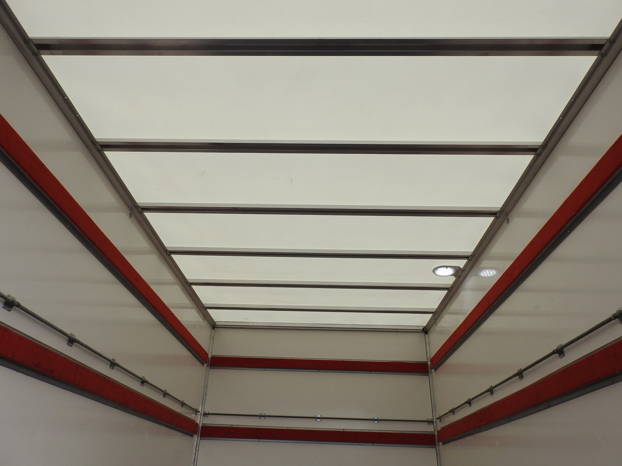 Fourgon grand volume IVECO DAILY 35C16 BOX LIFT 8 PALLETS CRUISE CONTROL TWIN WHEELS AIR CONDITIONING 160HP: photos 22 Fourgon grand volume IVECO DAILY 35C16 BOX LIFT 8 PALLETS CRUISE CONTROL TWIN WHEELS AIR CONDITIONING 160HP: photos 22