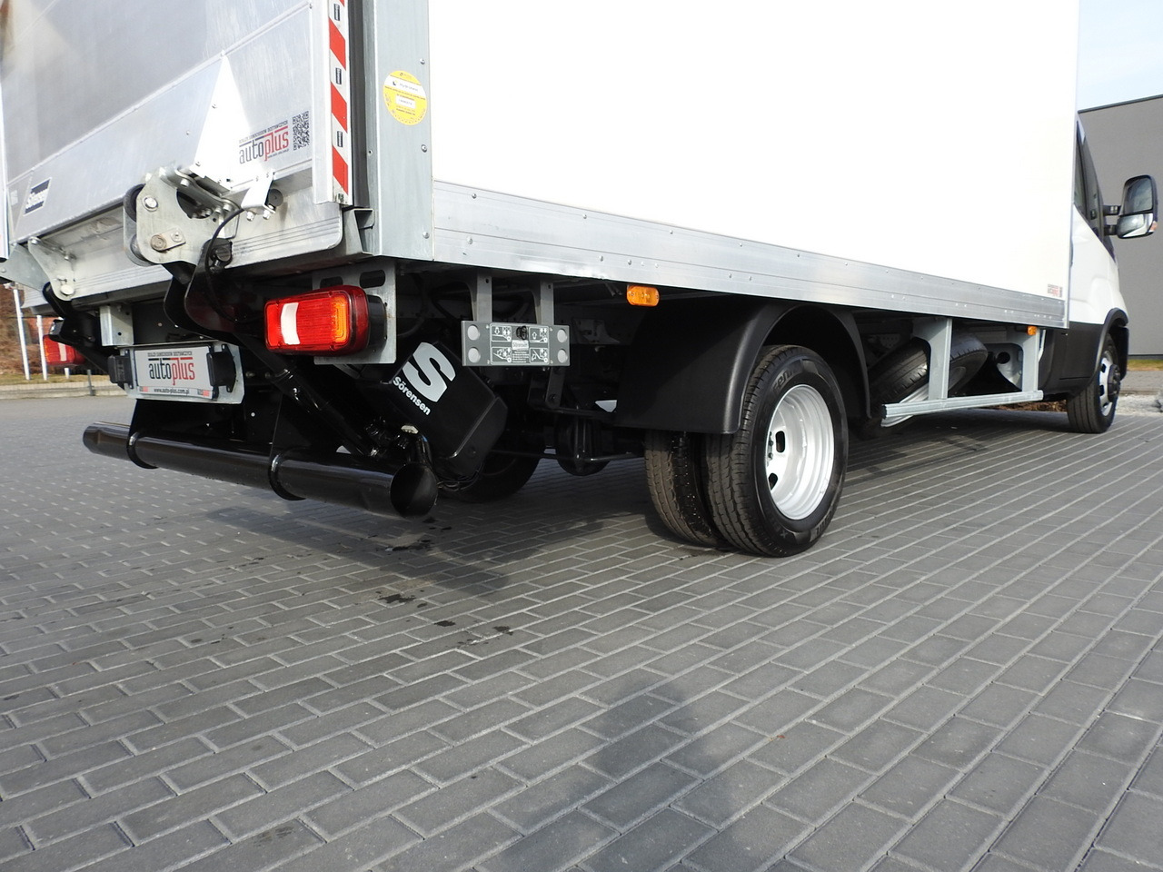 Fourgon grand volume IVECO DAILY 35C16 BOX LIFT 8 PALLETS CRUISE CONTROL TWIN WHEELS AIR CONDITIONING 160HP: photos 17 Fourgon grand volume IVECO DAILY 35C16 BOX LIFT 8 PALLETS CRUISE CONTROL TWIN WHEELS AIR CONDITIONING 160HP: photos 17