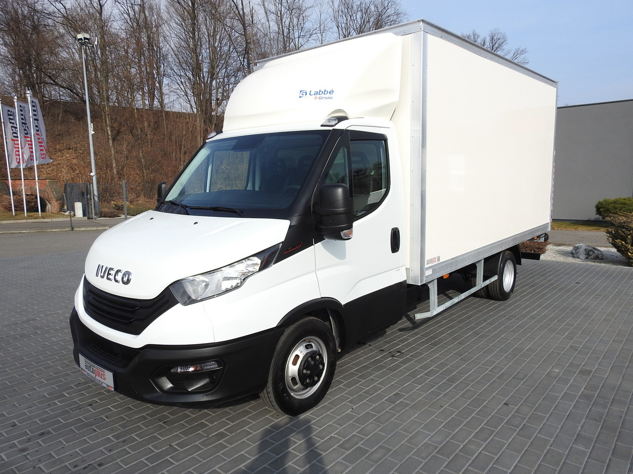Fourgon grand volume IVECO DAILY 35C16 BOX LIFT 8 PALLETS CRUISE CONTROL TWIN WHEELS AIR CONDITIONING 160HP: photos 6 Fourgon grand volume IVECO DAILY 35C16 BOX LIFT 8 PALLETS CRUISE CONTROL TWIN WHEELS AIR CONDITIONING 160HP: photos 6